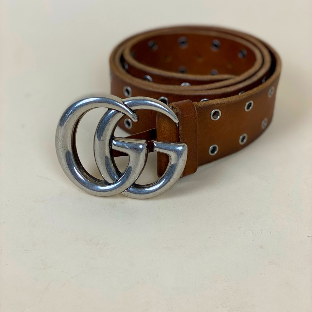 GUCCI CONTOURED GG BELT in SIENNA BROWN + SILVER